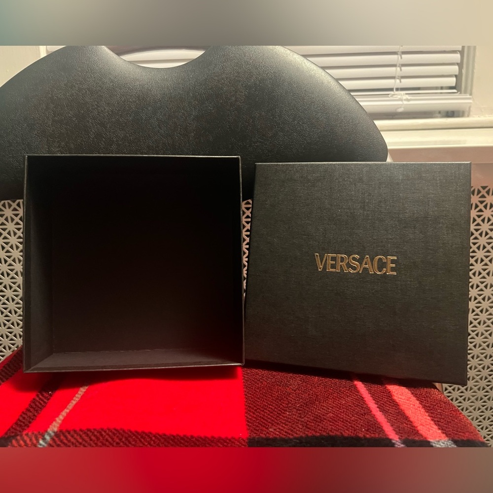 VERSACE Box - Picture 2 of 5